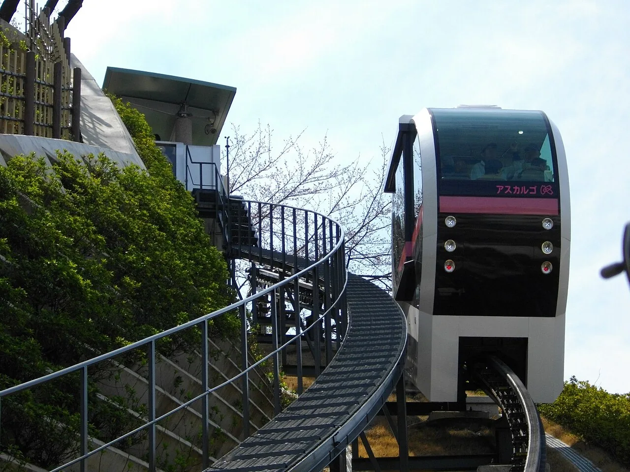 The Ascargot monorail climbing the slope at Asukayama Park in Oji