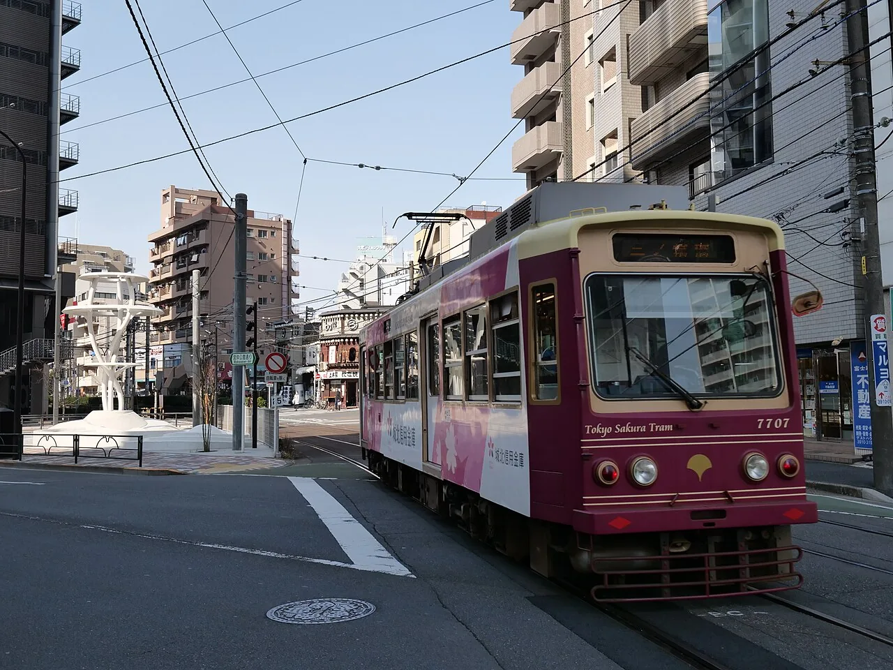 A Tokyo Sakura Tram traveling along the Toden Arakawa Line