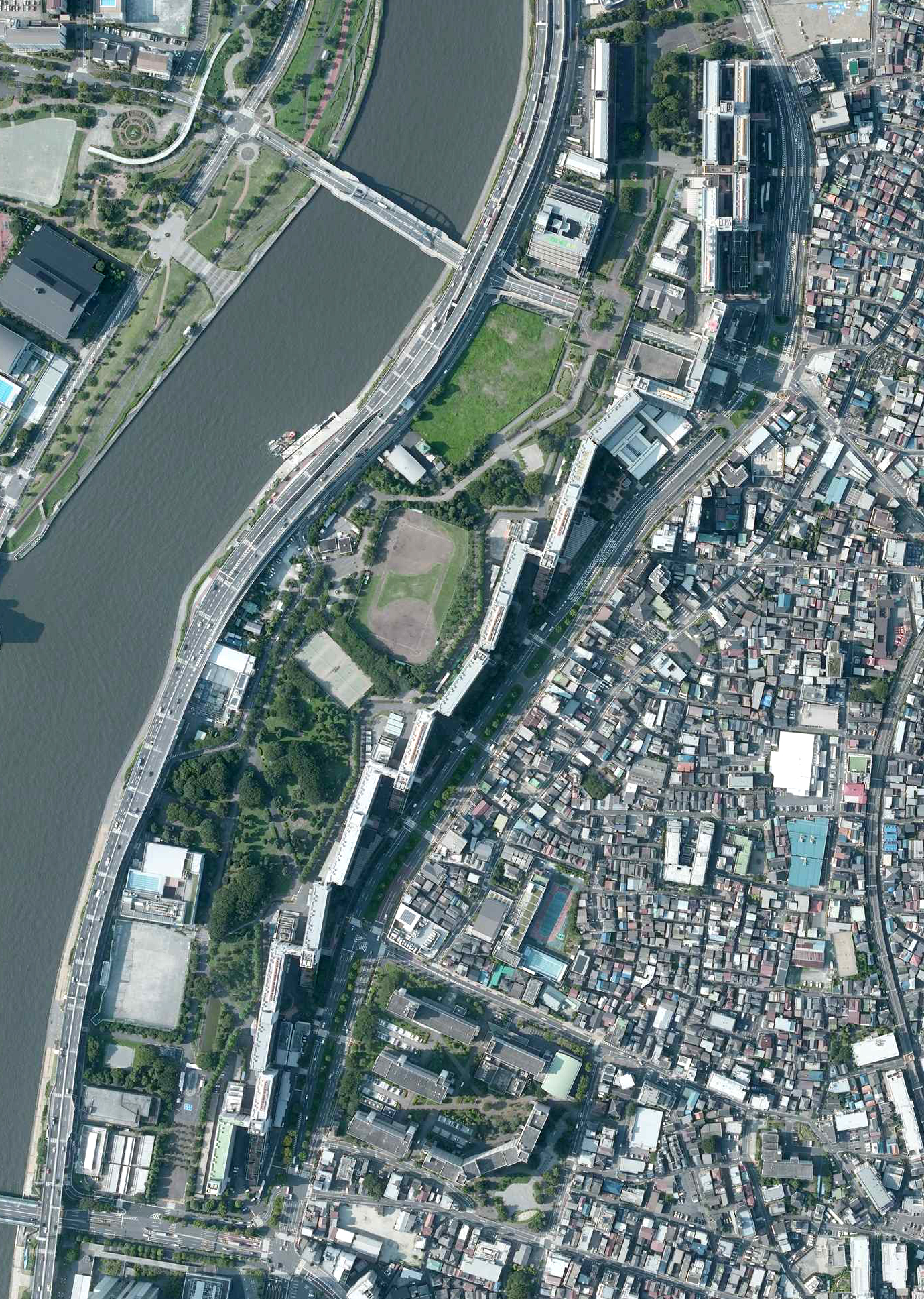 Tokyo Built a 1.2-Kilometer Apartment Wall to Stop Fire.
