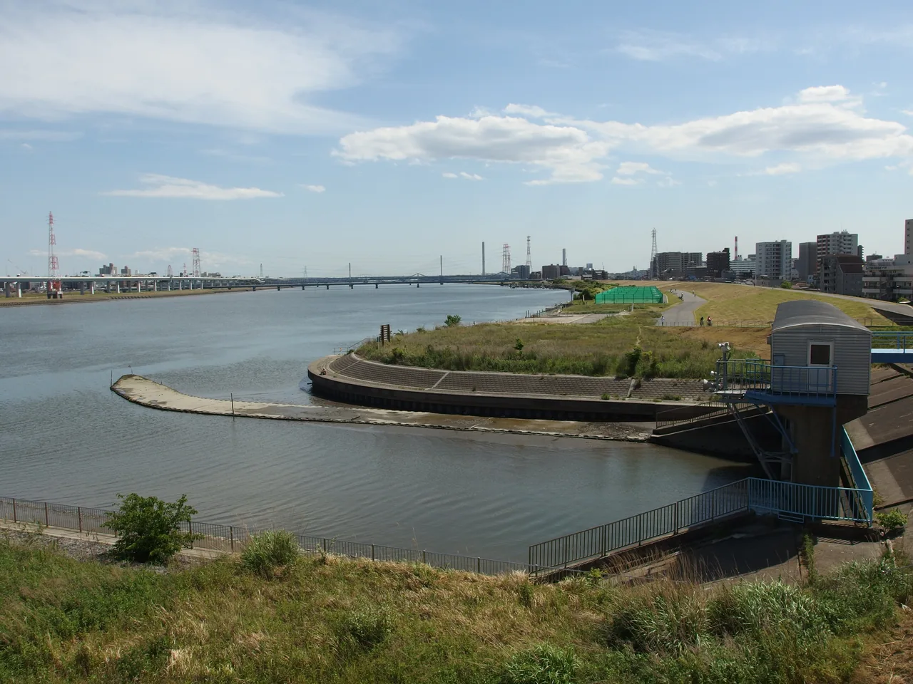 The wide Arakawa River and flood-control landscape in eastern Tokyo
