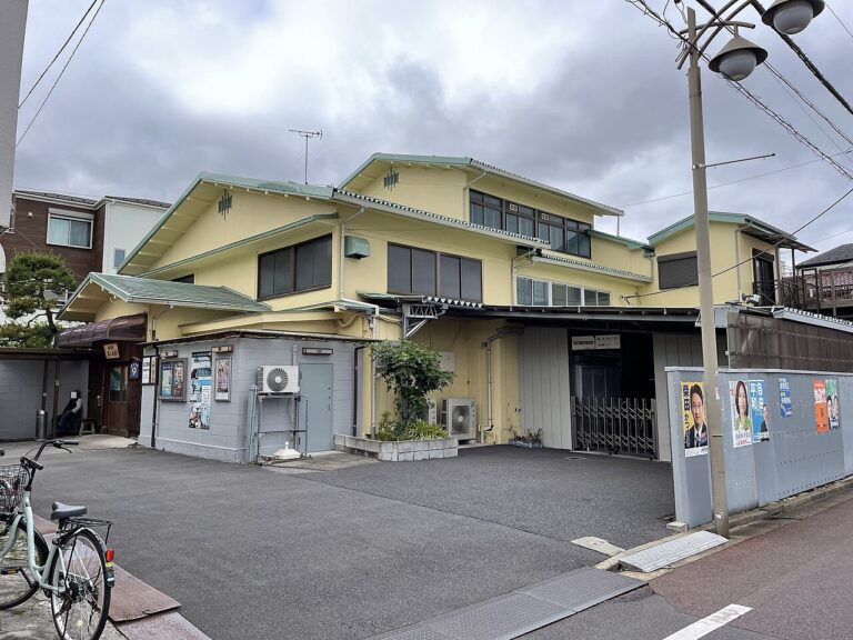 A neighborhood sento bathhouse in east Tokyo