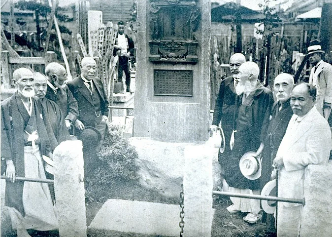 The 1922 unveiling of the Kanzo memorial at Ekoin temple in Minamisenju